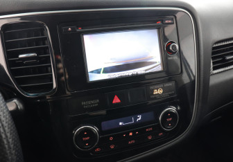 Подержанный автомобиль Mitsubishi Outlander 2012 года (11 фото)