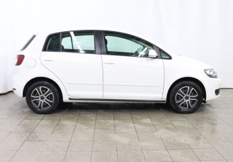 Подержанный автомобиль Volkswagen Golf Plus 2013 года (7 фото)