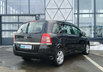 Подержанный автомобиль Opel Zafira Compactvan 2012 года (5 фото)