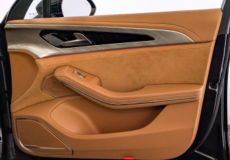 Подержанный автомобиль Hongqi H9 2023 года (25 фото)