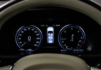 Подержанный автомобиль Volvo XC90 2017 года (10 фото)