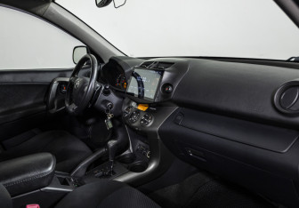 Подержанный автомобиль Toyota RAV4 2011 года (9 фото)