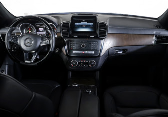 Подержанный автомобиль Mercedes-Benz GLE 2017 года (13 фото)