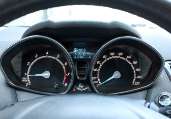 Подержанный автомобиль Ford Fiesta Hatchback 2015 года (13 фото)