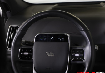 Подержанный автомобиль LiXiang L7 2023 года (18 фото)