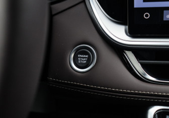 Подержанный автомобиль Geely Monjaro 2025 года (29 фото)