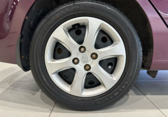 Подержанный автомобиль Hyundai Solaris Sedan 2012 года (18 фото)