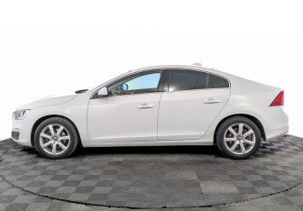 Подержанный автомобиль Volvo S60 2017 года (8 фото)