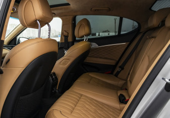 Подержанный автомобиль Genesis G70 2021 года (16 фото)