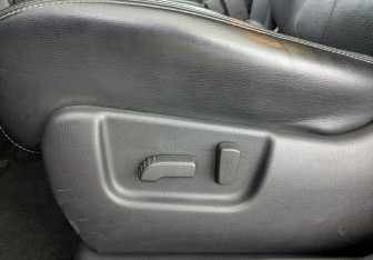 Подержанный автомобиль Nissan X-Trail 2010 года (17 фото)