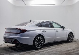 Подержанный автомобиль Hyundai Sonata 2020 года (5 фото)