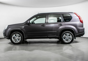 Подержанный автомобиль Nissan X-Trail 2013 года (8 фото)