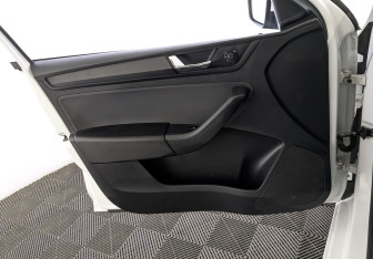 Подержанный автомобиль Skoda Rapid Liftback 2019 года (19 фото)