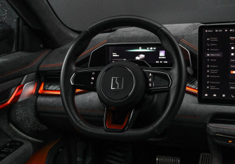 Подержанный автомобиль Zeekr 001 2023 года (18 фото)