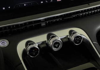 Подержанный автомобиль Exeed RX 2025 года (19 фото)