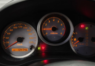 Подержанный автомобиль Toyota RAV4 2003 года (13 фото)