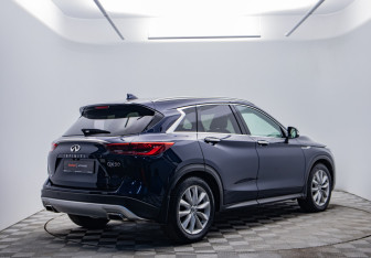 Подержанный автомобиль Infiniti QX50 2018 года (5 фото)
