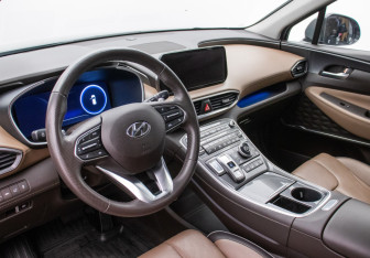 Подержанный автомобиль Hyundai Santa Fe 2022 года (9 фото)