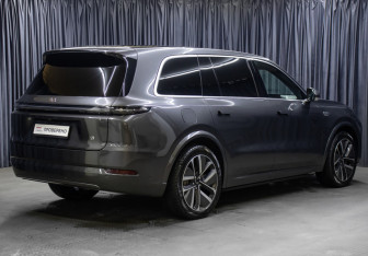 Подержанный автомобиль LiXiang L9 2023 года (5 фото)