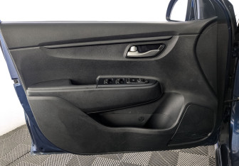 Подержанный автомобиль Kia Rio Hatchback 2021 года (18 фото)