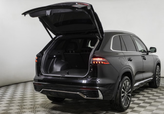 Подержанный автомобиль Geely Monjaro 2025 года (20 фото)