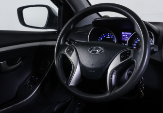 Подержанный автомобиль Hyundai i30 Hatchback 2013 года (12 фото)