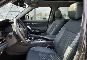 Подержанный автомобиль Changan CS95 2023 года (25 фото)