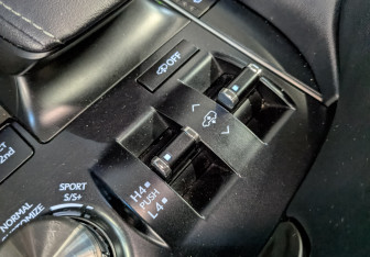 Подержанный автомобиль Lexus LX 2016 года (27 фото)