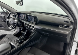 Подержанный автомобиль Kia K5 2021 года (6 фото)