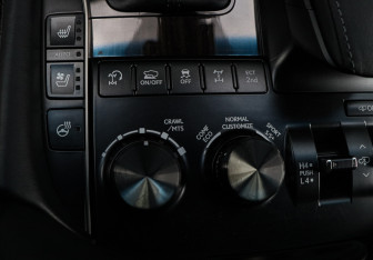 Подержанный автомобиль Lexus LX 2017 года (34 фото)