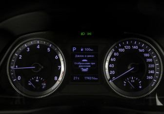 Подержанный автомобиль Hyundai Sonata 2020 года (11 фото)