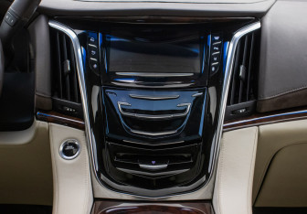 Подержанный автомобиль Cadillac Escalade Suv 2015 года (12 фото)