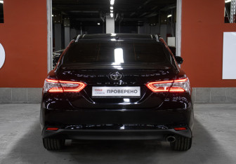 Подержанный автомобиль Toyota Camry Sedan 2020 года (6 фото)
