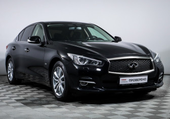 Подержанный автомобиль Infiniti Q50 2017 года (3 фото)