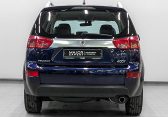 Подержанный автомобиль Peugeot 4007 2011 года (6 фото)