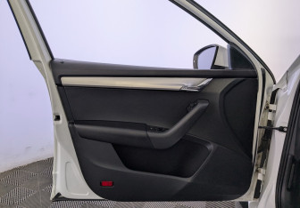 Подержанный автомобиль Skoda Octavia Liftback 2019 года (19 фото)