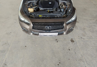 Подержанный автомобиль Infiniti Q50 2015 года (16 фото)