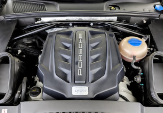 Подержанный автомобиль Porsche Macan 2014 года (9 фото)