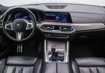Подержанный автомобиль BMW X6 2020 года (13 фото)