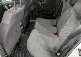 Подержанный автомобиль Volkswagen Polo Hatchback 2011 года (14 фото)