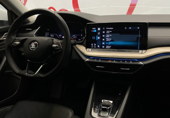 Подержанный автомобиль Skoda Octavia Liftback 2023 года (10 фото)