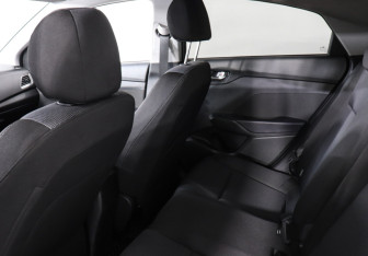 Подержанный автомобиль Hyundai Solaris Sedan 2022 года (12 фото)