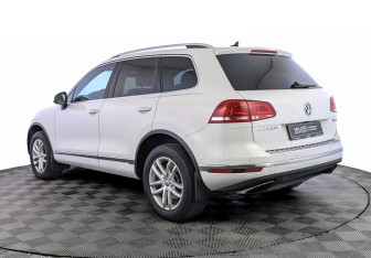 Подержанный автомобиль Volkswagen Touareg 2016 года (7 фото)