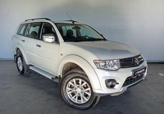 Подержанный автомобиль Mitsubishi Pajero Sport 2014 года (3 фото)