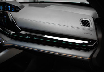 Подержанный автомобиль Changan UNI-V 2024 года (27 фото)