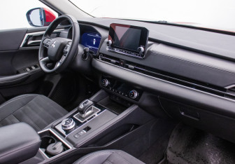 Подержанный автомобиль Mitsubishi Outlander 2022 года (10 фото)