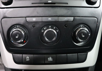 Подержанный автомобиль Skoda Yeti 2012 года (17 фото)