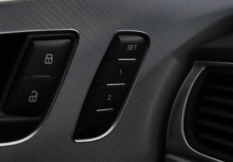 Подержанный автомобиль Audi A6 Sedan 2017 года (16 фото)