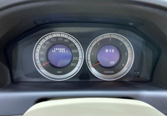 Подержанный автомобиль Volvo XC60 2011 года (12 фото)