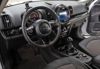 Подержанный автомобиль MINI Countryman 2019 года (16 фото)